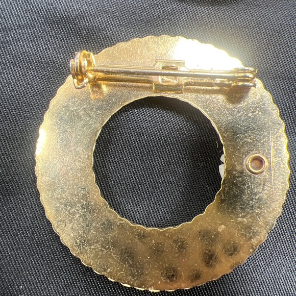 Vintage lot of 2 brooches/pins.   The pearl one is marked Mamselle - Picture 6 of 8